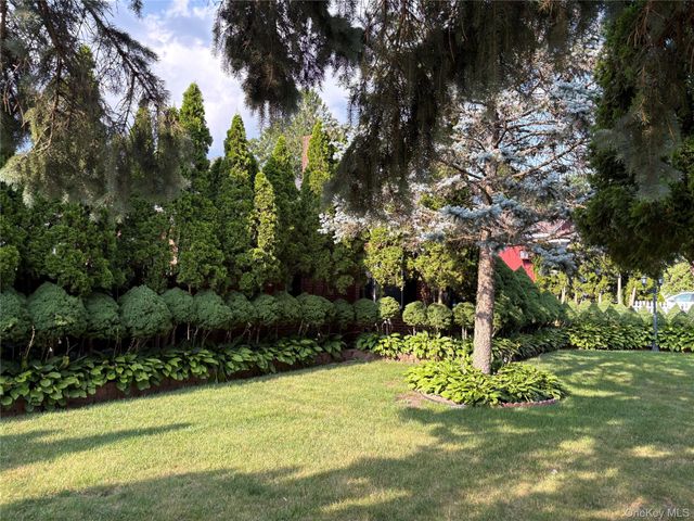 11 New York Avenue, Massapequa, NY 11758