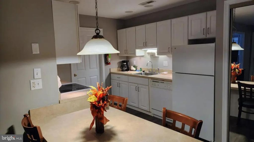 Image 16 of property listing at 105 120TH ST #221C, Ocean City, MD 21842