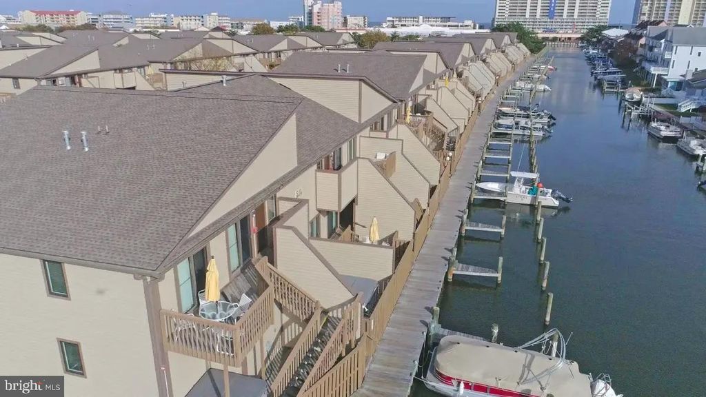 Image 3 of property listing at 105 120TH ST #221C, Ocean City, MD 21842