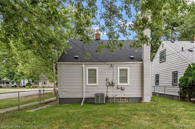 15867 Leona Drive, Redford, MI 48239