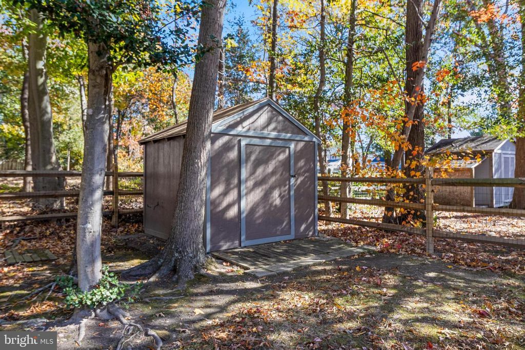 Image 37 of property listing at 6105 POOKA CT, Waldorf, MD 20603