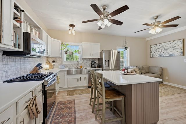 100 Buchanan Street, Whitesboro, TX 76273
