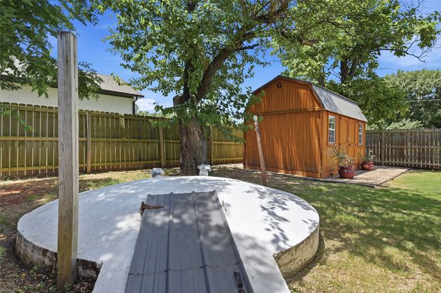 100 Buchanan Street, Whitesboro, TX 76273
