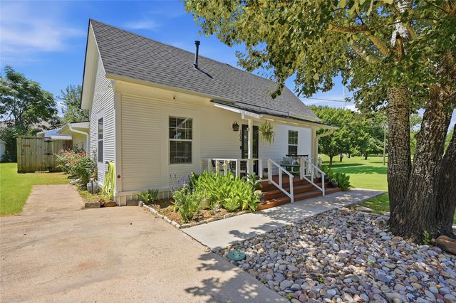 100 Buchanan Street, Whitesboro, TX 76273