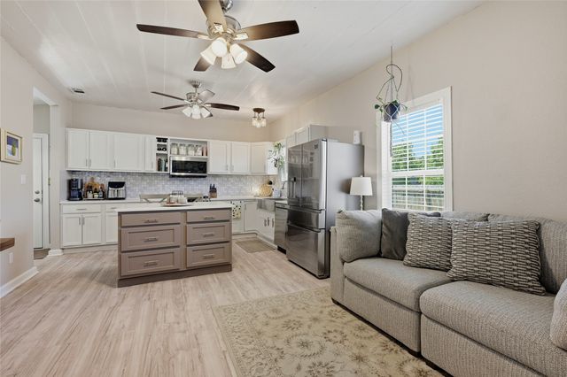 100 Buchanan Street, Whitesboro, TX 76273