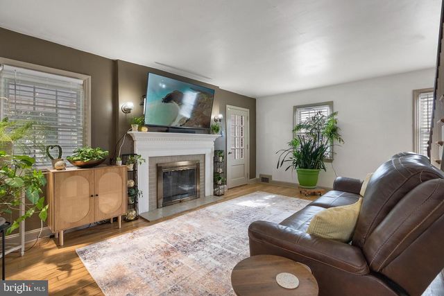 8 GEORGETOWN RD, Penns Grove, NJ 08069