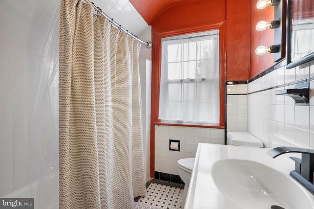 8 GEORGETOWN RD, Penns Grove, NJ 08069