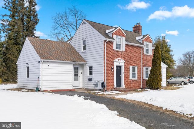 8 GEORGETOWN RD, Penns Grove, NJ 08069