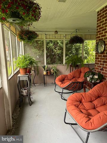 8 GEORGETOWN RD, Penns Grove, NJ 08069