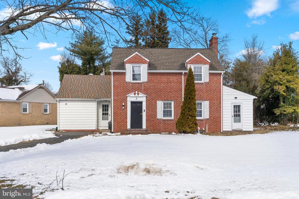 8 GEORGETOWN RD, Penns Grove, NJ 08069