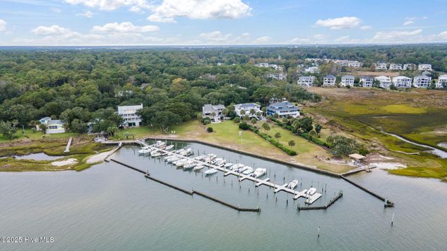 233 Chimney Lane, Wilmington, NC 28409