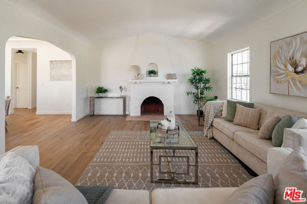 Image 10 of property listing at 1826 W 78th Street, Los Angeles, CA 90047