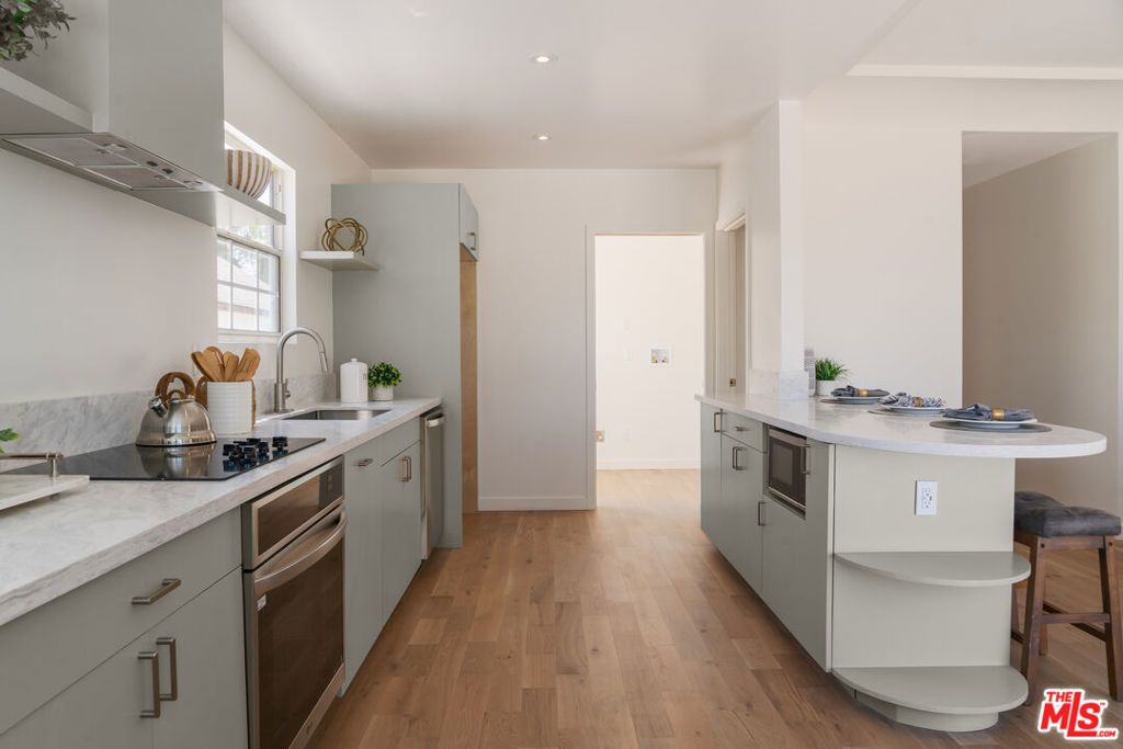 Image 20 of property listing at 1826 W 78th Street, Los Angeles, CA 90047