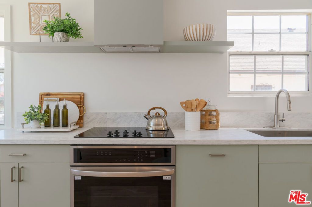 Image 21 of property listing at 1826 W 78th Street, Los Angeles, CA 90047