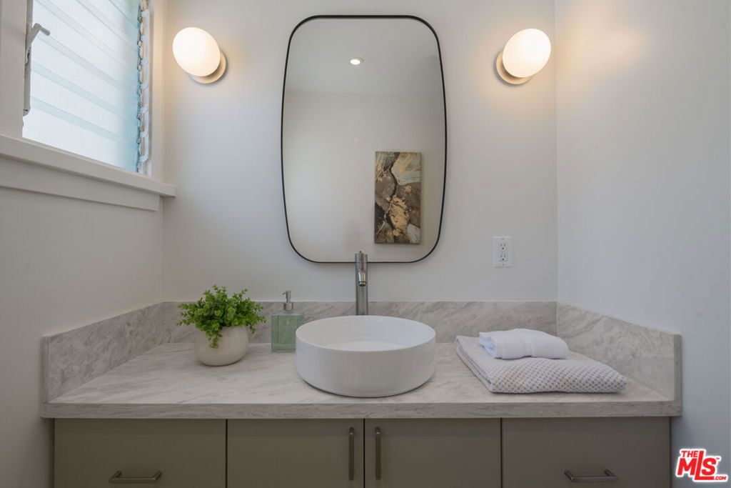 Image 24 of property listing at 1826 W 78th Street, Los Angeles, CA 90047