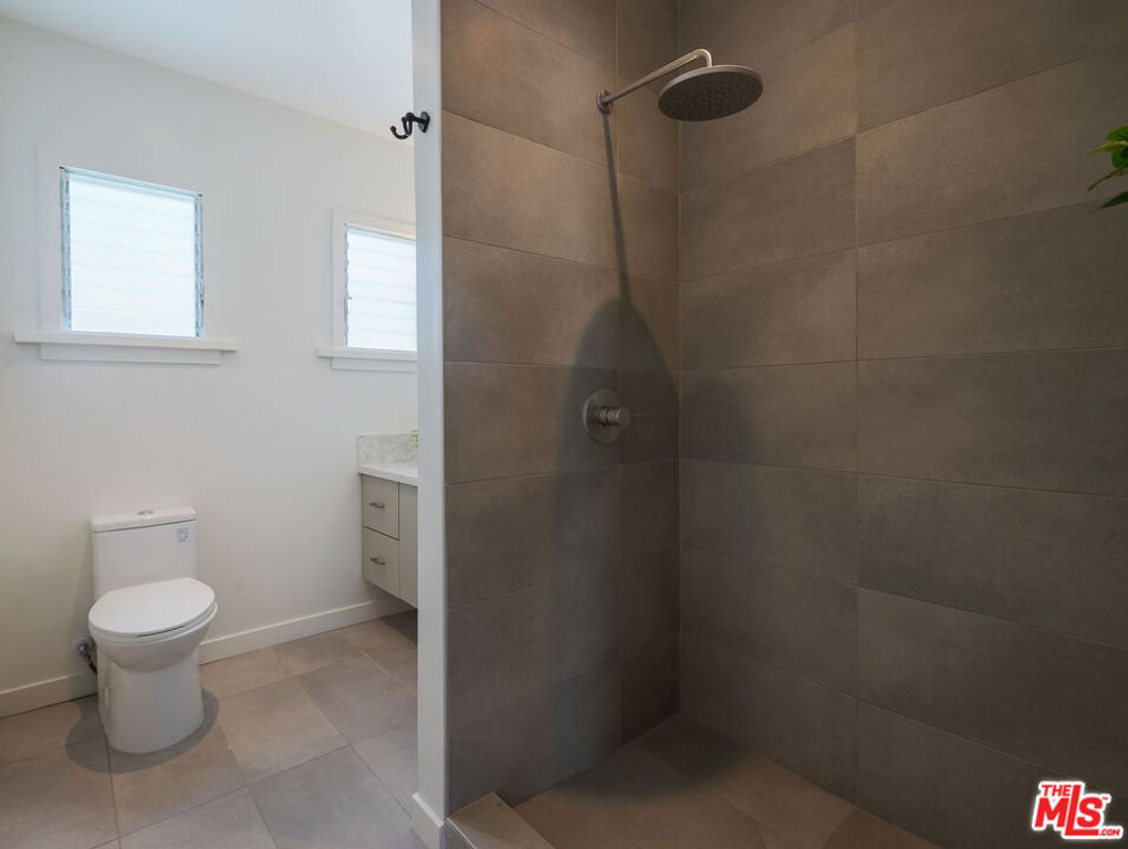 Image 25 of property listing at 1826 W 78th Street, Los Angeles, CA 90047