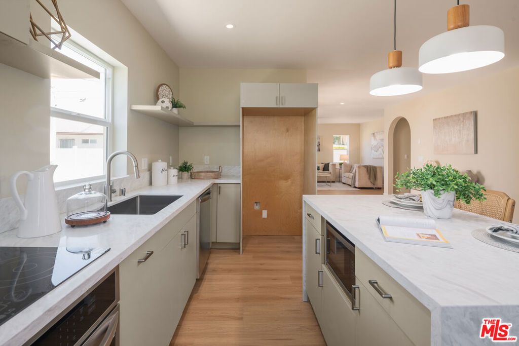 Image 43 of property listing at 1826 W 78th Street, Los Angeles, CA 90047