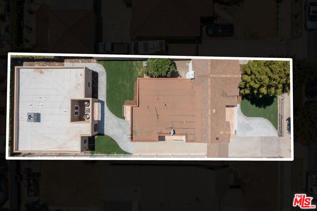 Image 5 of property listing at 1826 W 78th Street, Los Angeles, CA 90047