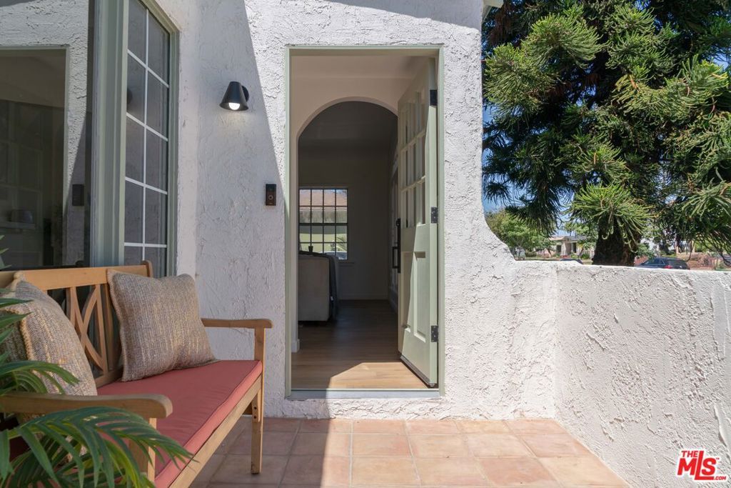 Image 7 of property listing at 1826 W 78th Street, Los Angeles, CA 90047