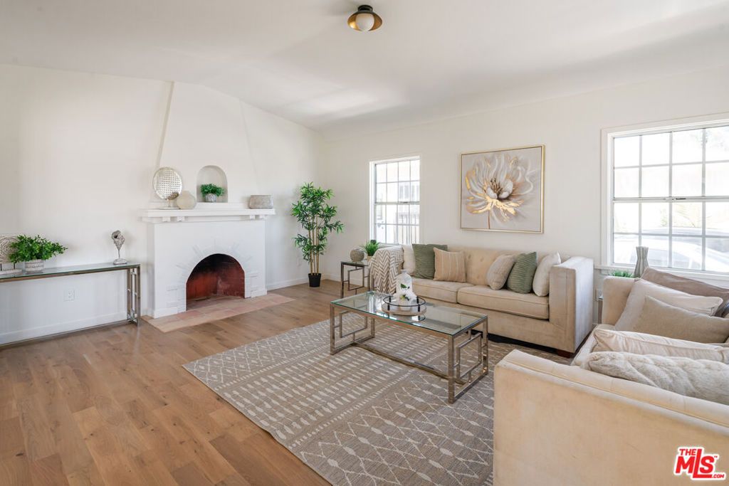 Image 9 of property listing at 1826 W 78th Street, Los Angeles, CA 90047