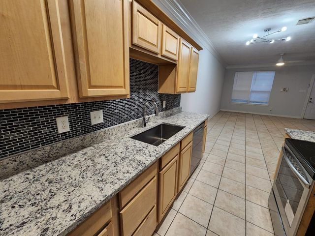 11045 Landswalk Drive 113, Houston, TX 77099