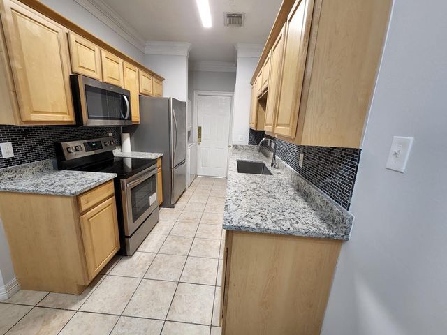 11045 Landswalk Drive 113, Houston, TX 77099