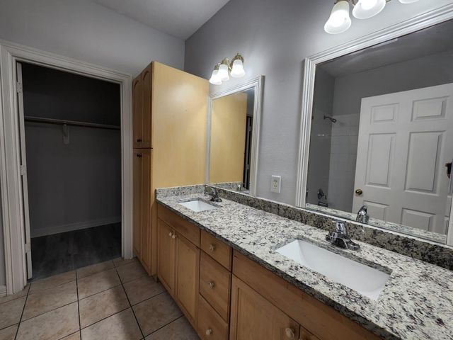11045 Landswalk Drive 113, Houston, TX 77099