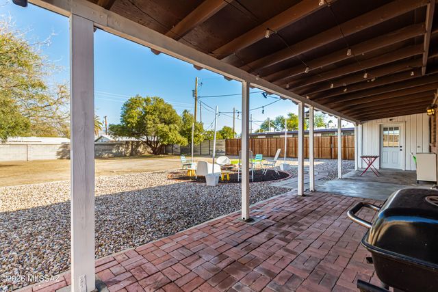 5511 E Helen Street, Tucson, AZ 85712