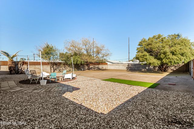 5511 E Helen Street, Tucson, AZ 85712