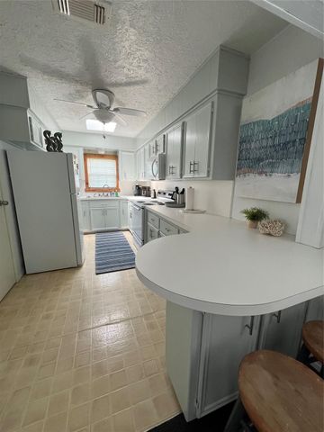 951 Clara, Crystal Beach, TX 77650