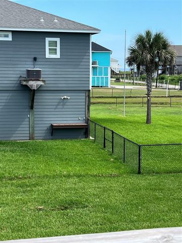 951 Clara, Crystal Beach, TX 77650