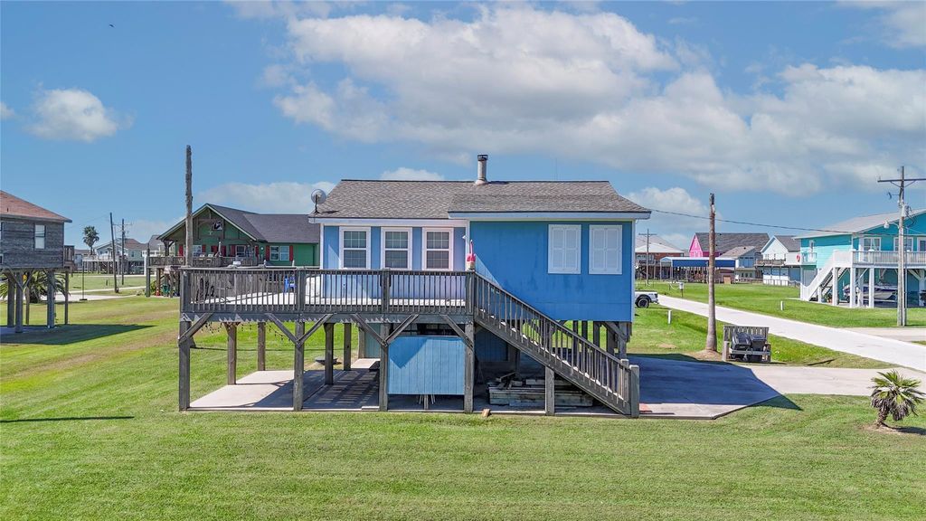 951 Clara, Crystal Beach, TX 77650