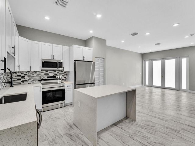313 13th S St B, Fort Pierce, FL 34950