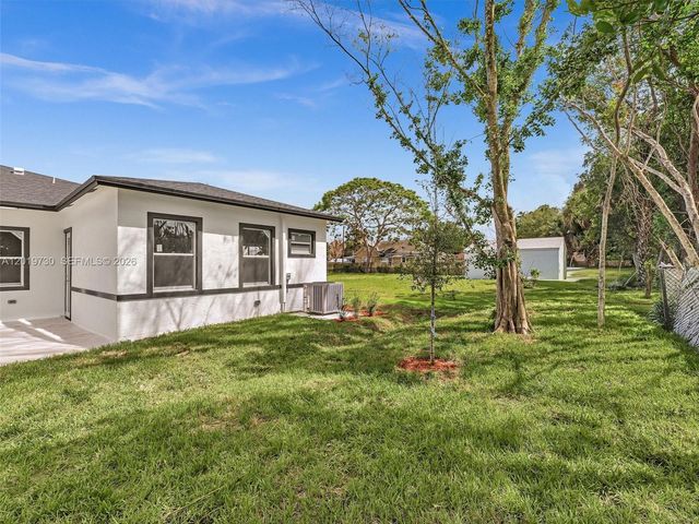 313 13th S St B, Fort Pierce, FL 34950