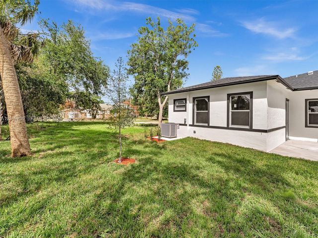 313 13th S St B, Fort Pierce, FL 34950