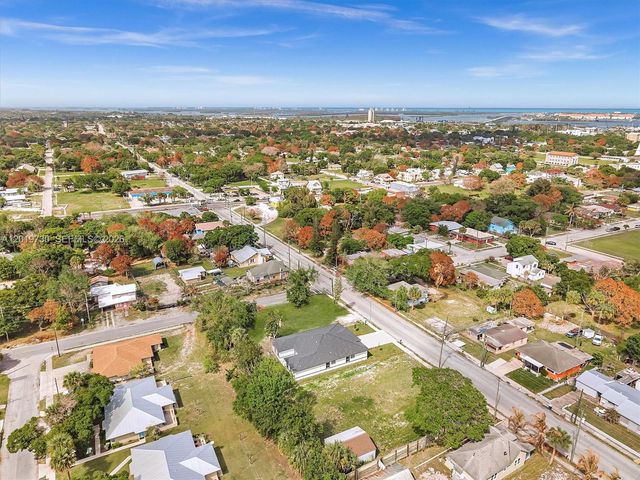313 13th S St B, Fort Pierce, FL 34950