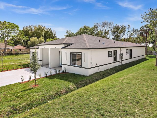 313 13th S St B, Fort Pierce, FL 34950