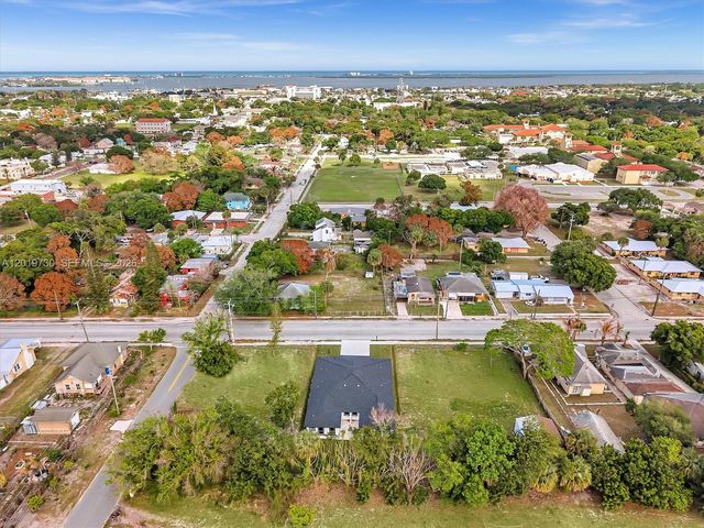 313 13th S St B, Fort Pierce, FL 34950