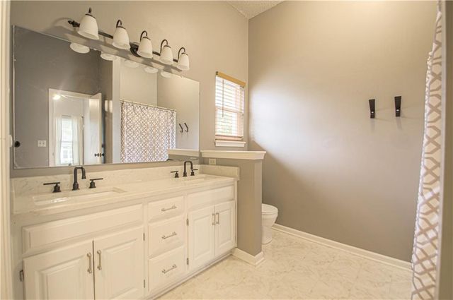 964 E Cavendish Trail, Olathe, KS 66061