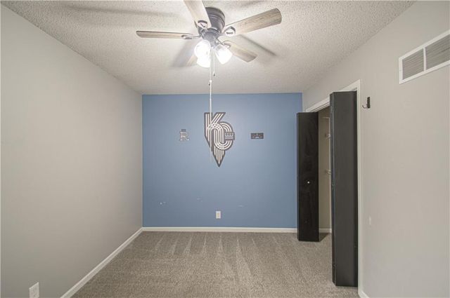 964 E Cavendish Trail, Olathe, KS 66061