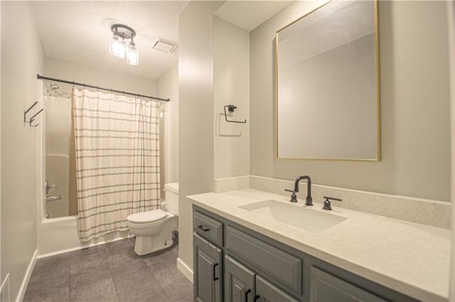 964 E Cavendish Trail, Olathe, KS 66061