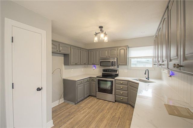 964 E Cavendish Trail, Olathe, KS 66061
