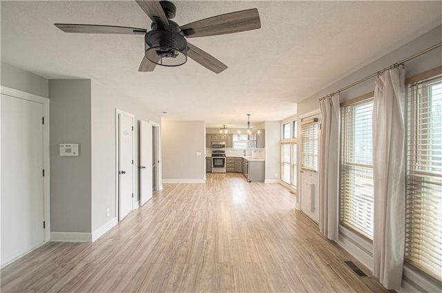 964 E Cavendish Trail, Olathe, KS 66061