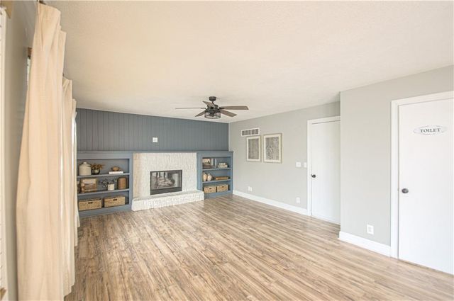 964 E Cavendish Trail, Olathe, KS 66061