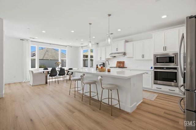 2023 Risborough Court, Bakersfield, CA 93311