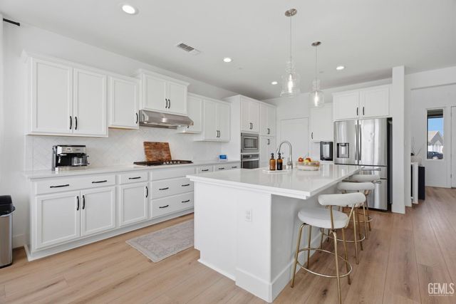 2023 Risborough Court, Bakersfield, CA 93311