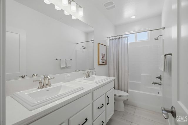 2023 Risborough Court, Bakersfield, CA 93311