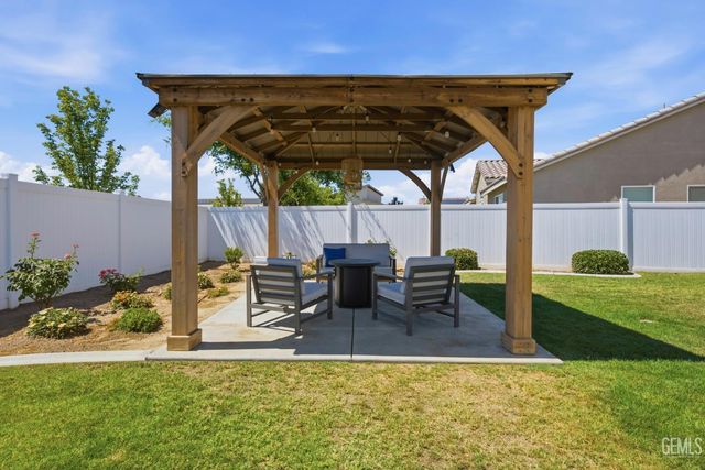 2023 Risborough Court, Bakersfield, CA 93311