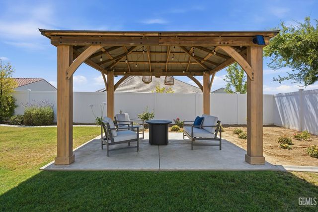 2023 Risborough Court, Bakersfield, CA 93311