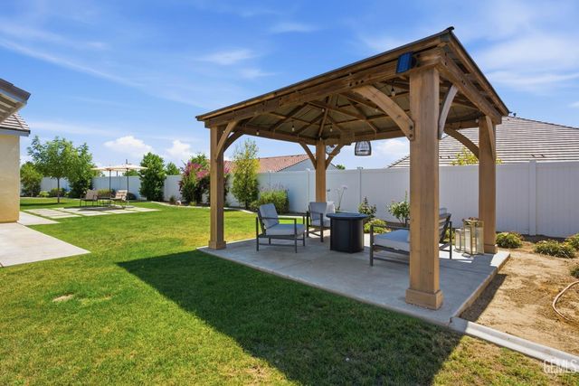 2023 Risborough Court, Bakersfield, CA 93311